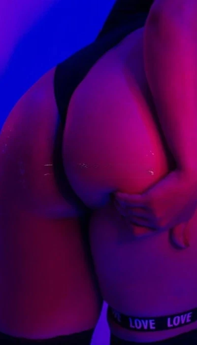 Lola Masseuse
